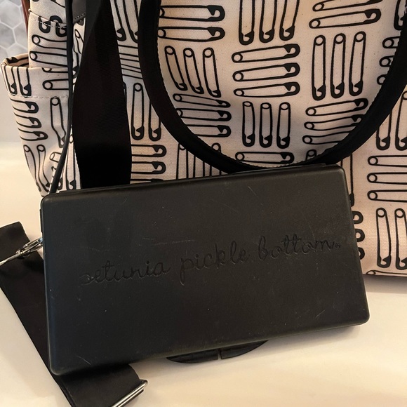 Petunia Pickle Bottom Sashay Satchel Backpack - London calling - Picture 4 of 7